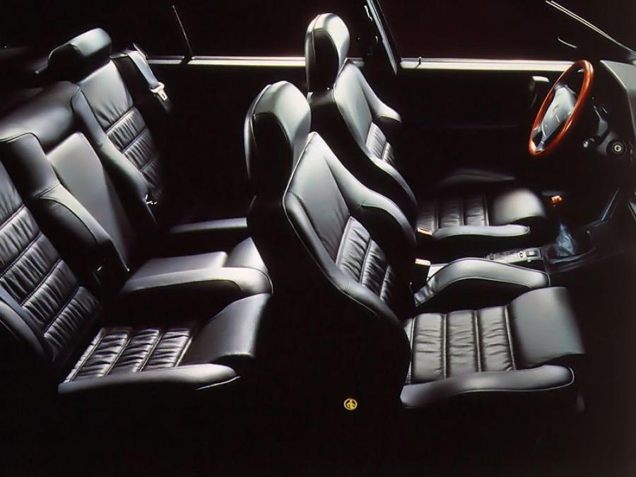 Интерьер Alfa Romeo 164 Super 1992 года  (фото 12 из 18)